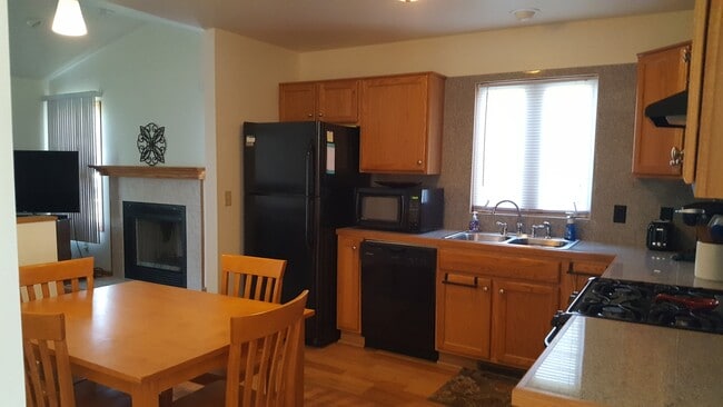 Building Photo - 703B Burgess Dr