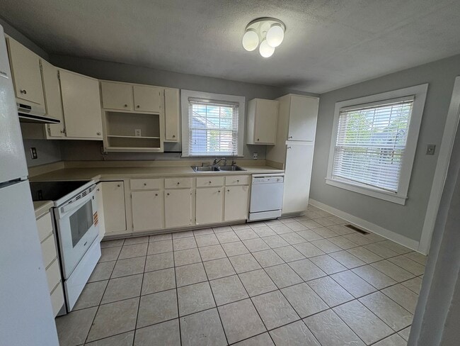 Building Photo - For Rent