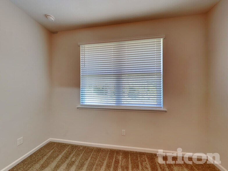 Building Photo - 187 Charlie Way