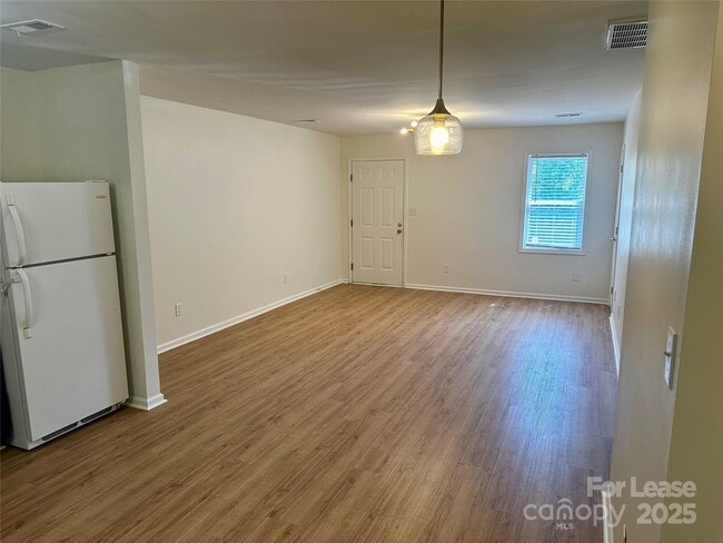 Building Photo - 5591 Wrenn Dr