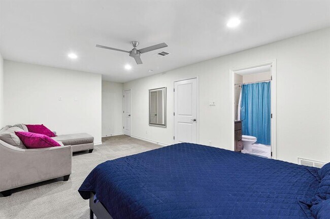 Building Photo - 221 Adams St