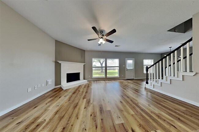 Building Photo - 7447 River Pines Dr
