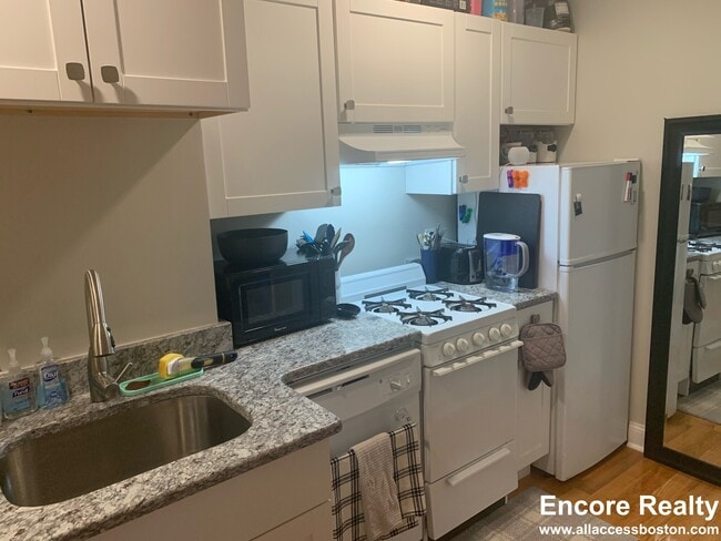 Building Photo - 38 Hemenway St