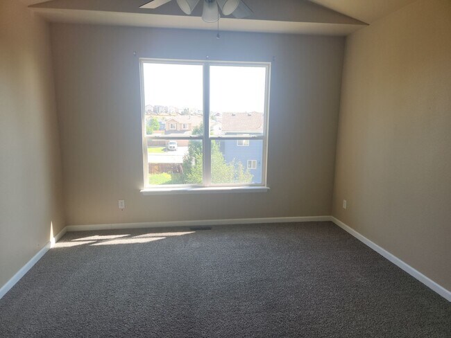 Building Photo - 8179 Meadowcrest Dr
