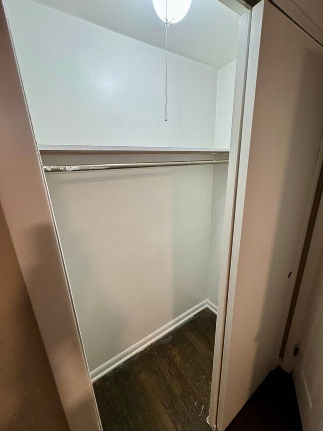 Building Photo - 3 Bedroom ~ Clintonville
