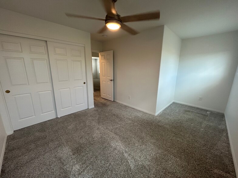 Building Photo - 9208 W Coolidge St