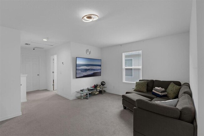 Building Photo - 5253 Royal Point Ave
