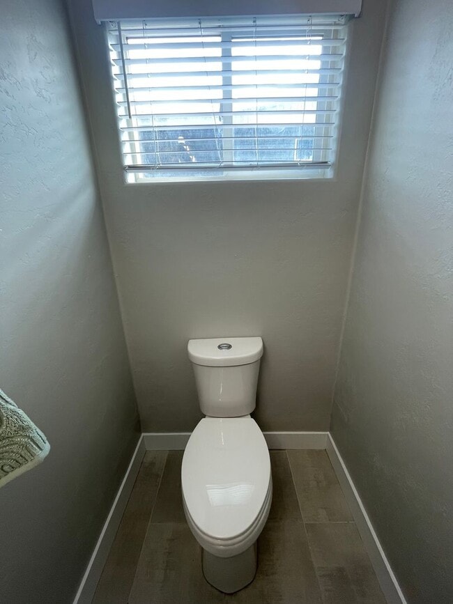 Building Photo - Spacious 5 Bedroom House in Salt Lake