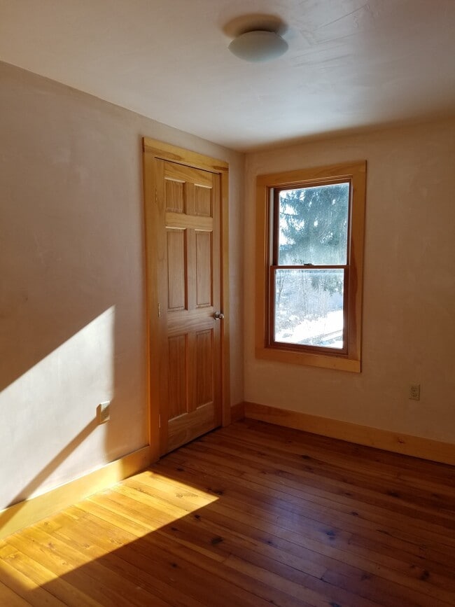 Building Photo - 143 Railroad Ave