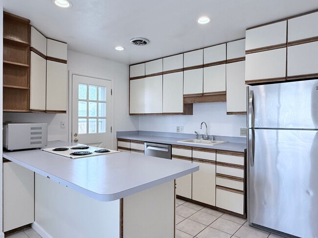 Building Photo - Welcome to University Hills!!  Perfect 3 B...