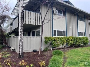Building Photo - Remodeled 2 bedroom Condominium with enclo...
