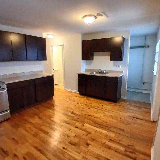 Building Photo - 4642 N Francisco Ave