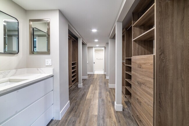 Building Photo - 2517 Presidential Way