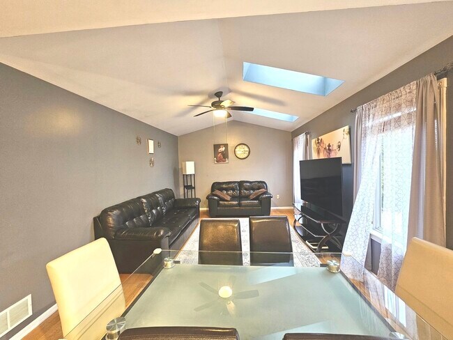 Building Photo - 579 Scott Ln