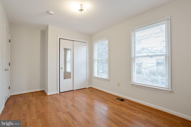 Building Photo - 8729 36th Ave