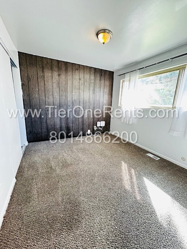 Building Photo - NO DEPOSIT option available for qualified ...