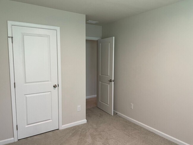 Building Photo - B1644