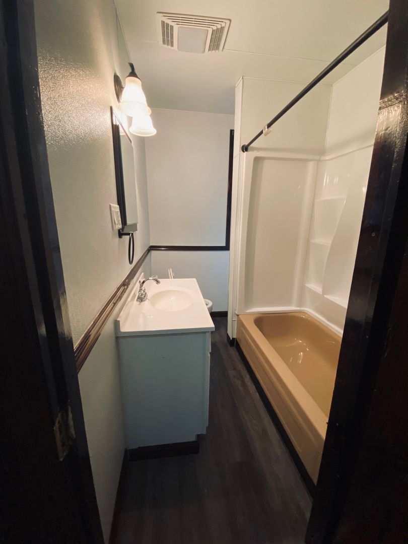 Building Photo - 1315 N George St