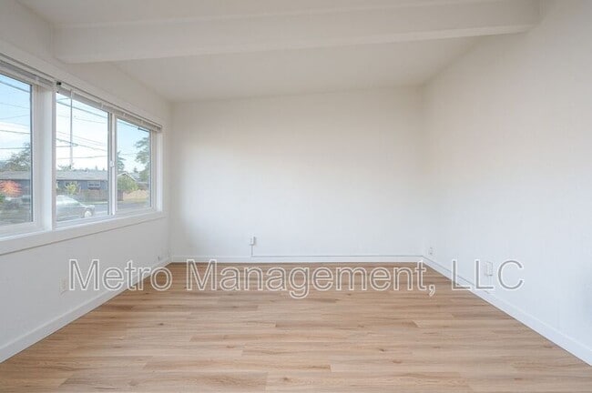 Building Photo - 6307 SE 72nd Ave