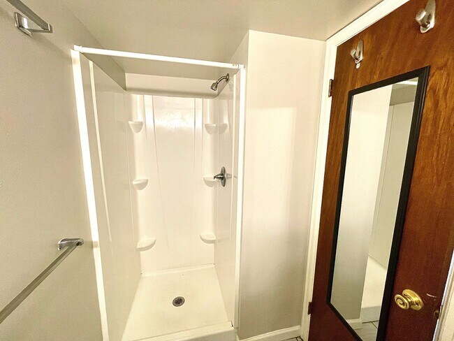 Building Photo - Beautiful updated 3 bedroom 2 bath home in Greeley!