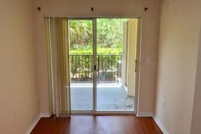 Building Photo - 110 SW Peacock Blvd