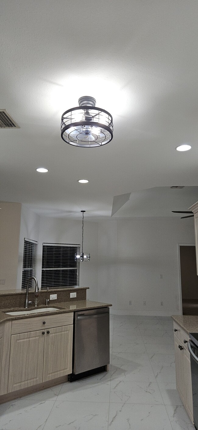 Building Photo - 2851 SW 49th Terrace