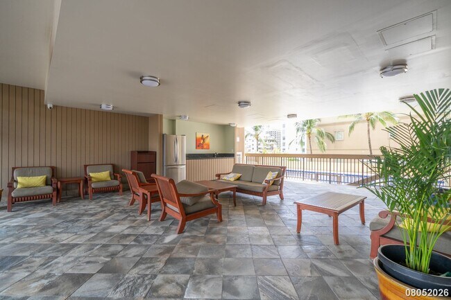 Building Photo - 2121 Ala Wai Blvd