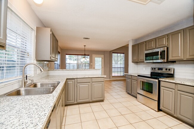 Building Photo - 6335 Oakburl Ln