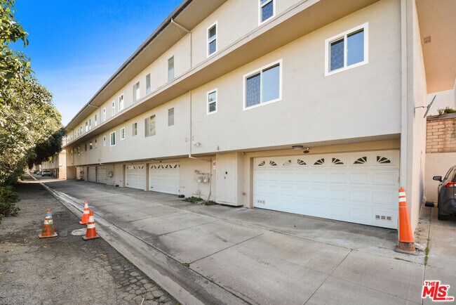 Building Photo - 4710 La Villa Marina