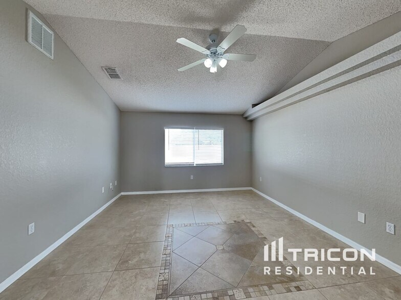 Building Photo - 8421 Bay Dr