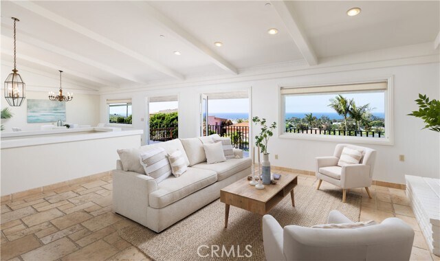 Building Photo - 318 Avenida Costanso
