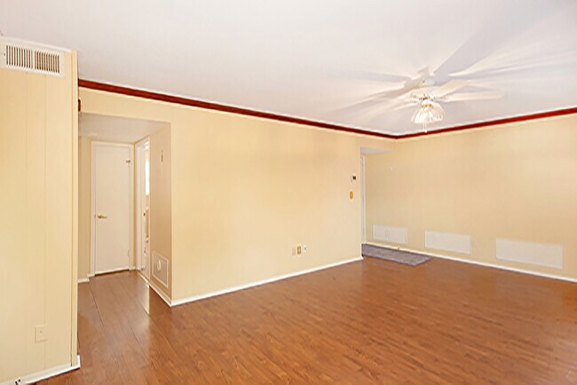 Building Photo - 728 Garland Cir