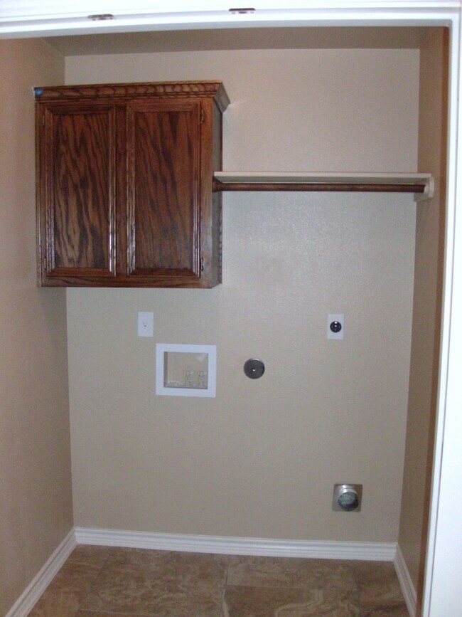 Building Photo - 3 bedroom 2 bath Duplex off Bunny Trail Killeen