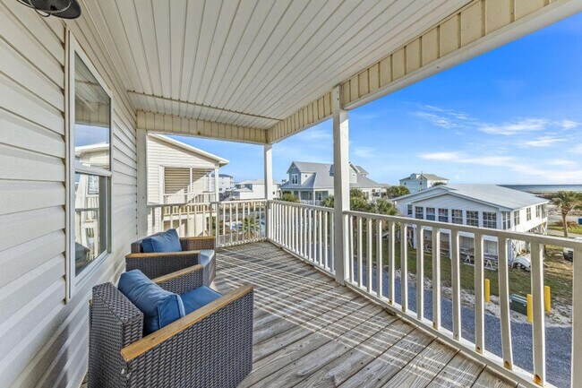 Building Photo - 1472 W Beach Blvd