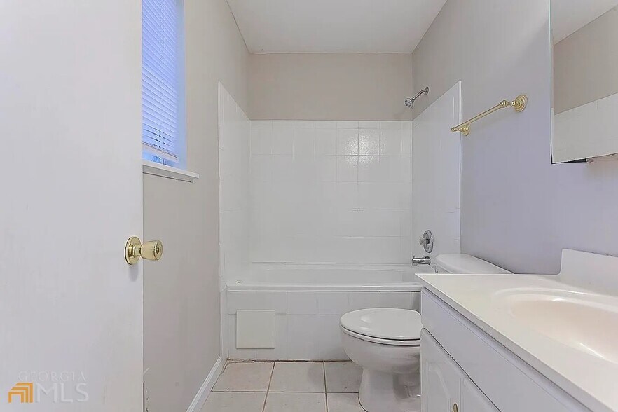 Building Photo - 5545 Sturbridge Way