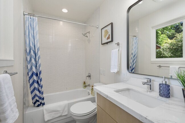 Building Photo - 12527 SE 52nd St