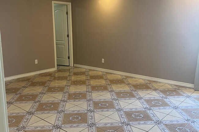 Building Photo - 514 Buckeye Dr