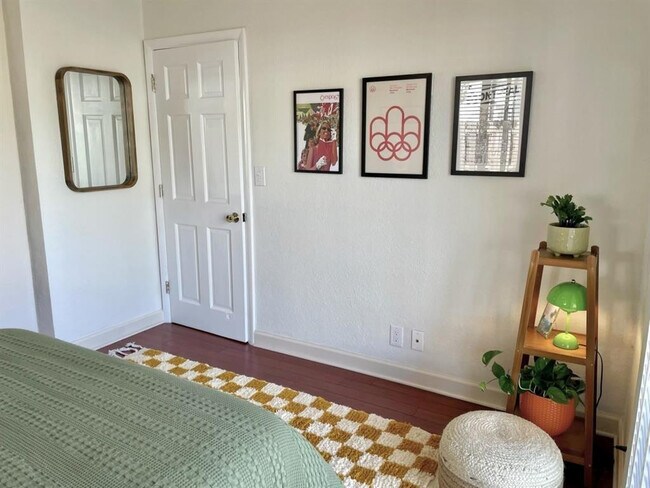 Building Photo - 2611 NE 20th St