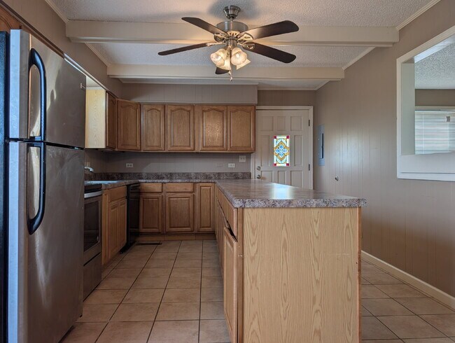 Building Photo - 140 Meek St