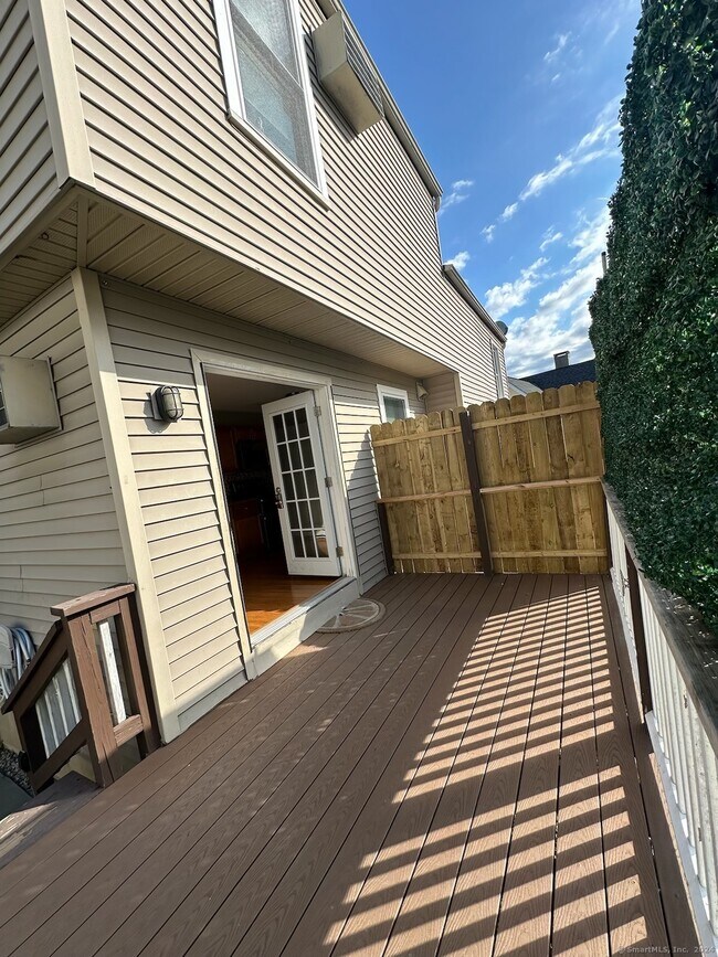 Building Photo - 26 Couch St