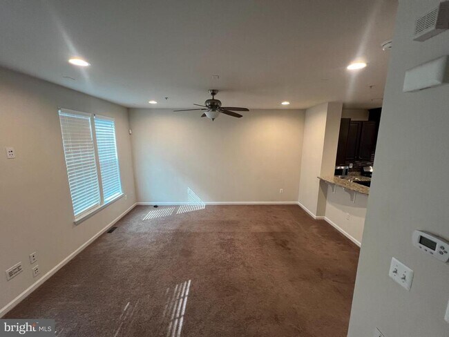 Building Photo - 9447 Paragon Ct