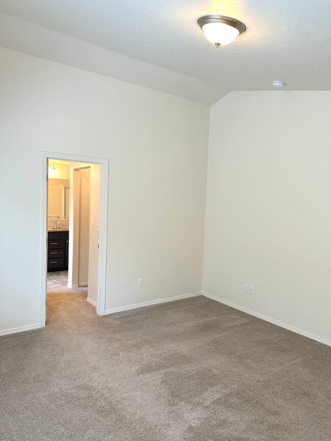 Building Photo - Newer 3-Bedroom in Middleton