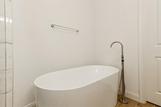 Building Photo - 7810 Kenton St