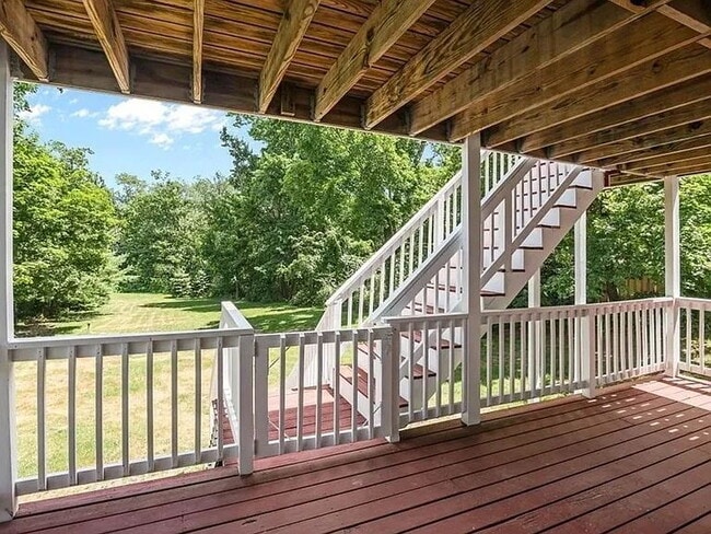 Building Photo - Available April 15th! Spacious 3 BED 1 BATH in Quiet Weymouth neighborhood.