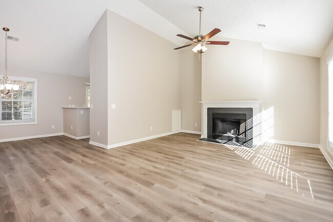 Building Photo - 3035 Wellcrest Dr NW