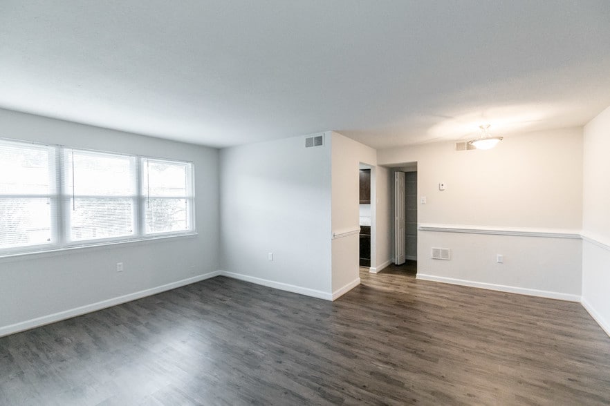 Building Photo - Lake Village