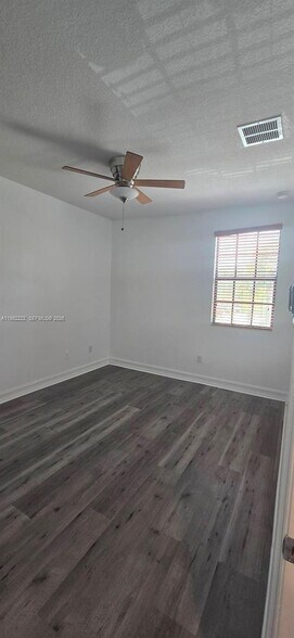 Building Photo - 106 Riverwalk Cir E
