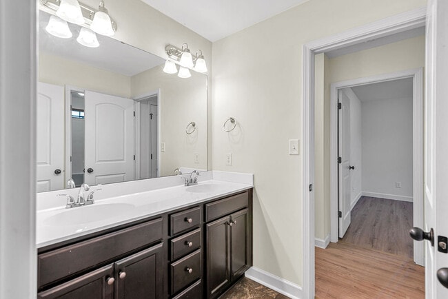 Building Photo - 303 Channel Run Ln