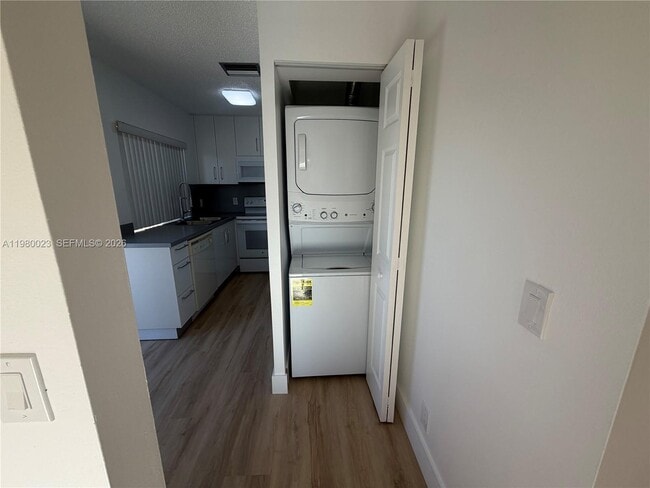 Building Photo - 6561 NW 172nd Ln