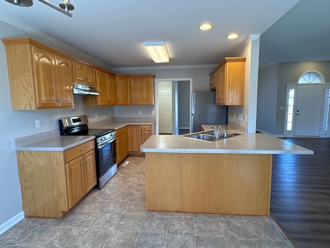 Building Photo - Spacious 3 Bedroom Home In Manchester...